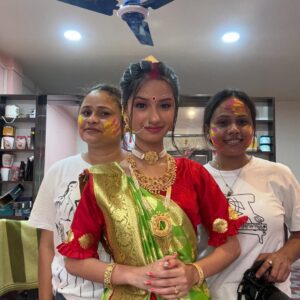 Aney Lepcha Instagram - MUA ❤️ @ishachetry123 & @tiluttama__laskar_momi
#bengalibridalmakeup#makeup#aneylepcha #assamindia