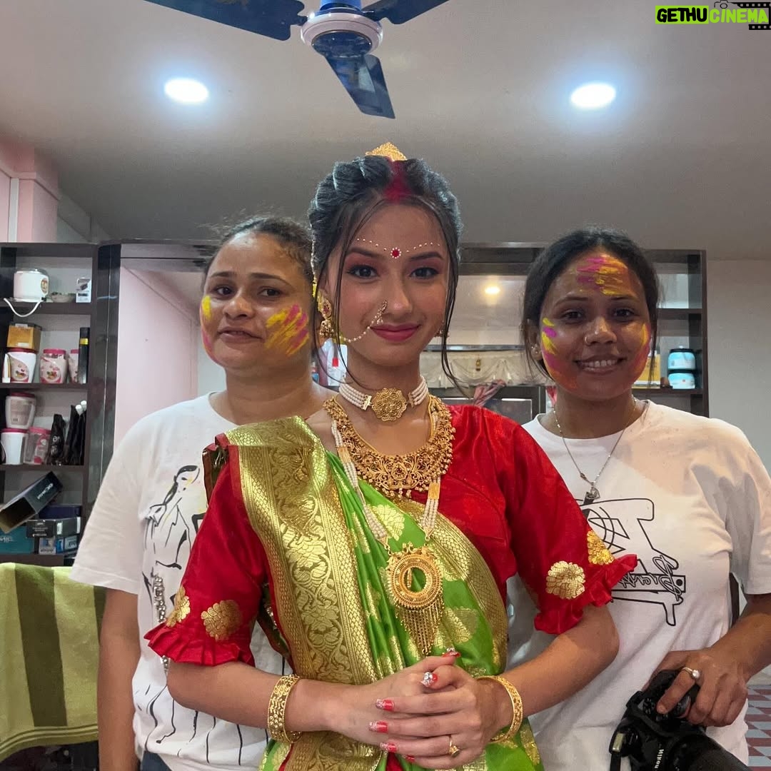 Aney Lepcha - 11.8K Likes - MUA ❤️ @ishachetry123 & @tiluttama__laskar_momi 
#bengalibridalmakeup#makeup#aneylepcha #assamindia