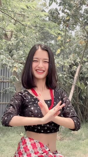 Aney Lepcha Instagram - Gorkhe khukhuri 🇳🇵❤️ #aneylepcha#nepali#dance#gorkhekhukuri#trendingsong#treditional#assam