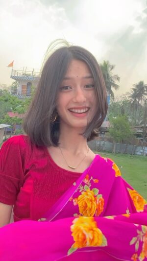 Aney Lepcha Instagram - Gulabi saree💕🫶🏻 #gulabisharara#marathisong#aneylepcha#fyp#assam#gulabisadi🌸💗#sanjurathod#trendingaudio#trending#marathi#saree