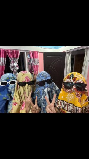 Aney Lepcha Instagram - Jab ham saath hote hai toh bandaro ki zaroorat nahi Padti 🐒😂
#funreels#trending#aneylepcha#gitugori#chiknichameli#bandar