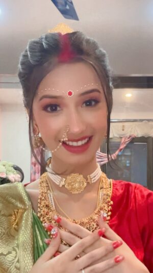 Aney Lepcha Instagram - ❤️Bengali bridal makeup by @ishachetry123 and @tiluttama__laskar_momi
#aneylepcha#newreels#bridalmakeover#oldsong#bollywood