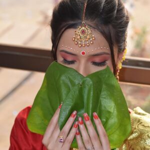 Aney Lepcha Instagram - MUA ❤️ @ishachetry123 & @tiluttama__laskar_momi
#bengalibridalmakeup#makeup#aneylepcha #assamindia