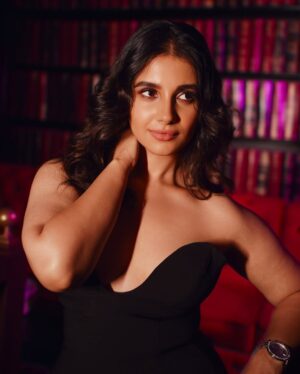 Angana Roy Instagram - So dark so deep. The secrets that you keep...✨

Makeup & hairstyling: @divyanshi_makeup 
Photography: @reelswalebhaiya_abir 
Thank you @chandreyee.ghosh for gifting me this lovely dress! You made my Birthday more special🫶🏻

#trending #viral #trendingpost #viralpage #viralpost #viralaudio #trendingaudio #portraits #instadaily #instaviral #blackdress #birthdaybash #nightparty #clubvibe #vibing #explore #explorepage #exploremore #mood #bold #classy #sassy #dreamy #anganaroy