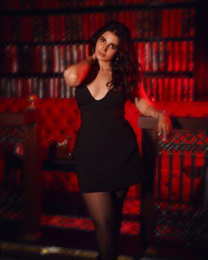Angana Roy Instagram - So dark so deep. The secrets that you keep...✨

Makeup & hairstyling: @divyanshi_makeup 
Photography: @reelswalebhaiya_abir 
Thank you @chandreyee.ghosh for gifting me this lovely dress! You made my Birthday more special🫶🏻

#trending #viral #trendingpost #viralpage #viralpost #viralaudio #trendingaudio #portraits #instadaily #instaviral #blackdress #birthdaybash #nightparty #clubvibe #vibing #explore #explorepage #exploremore #mood #bold #classy #sassy #dreamy #anganaroy