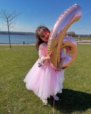 Angel Elena Instagram - Pre Birthday shoot🥰
My princess will be 6 years old on 18th April ❤️❤️😘😘🎂🎉🧚
Growing so fast🙂😇
#birthdaycake #6birthday #princessbirthday #happy birthday #birtday #birtjdayshoot #outdoorshoot #princess #cutebaby #babyelenahday