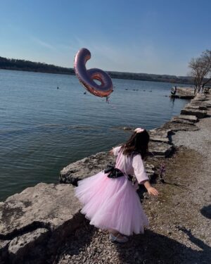 Angel Elena Instagram - Pre Birthday shoot🥰
My princess will be 6 years old on 18th April ❤️❤️😘😘🎂🎉🧚
Growing so fast🙂😇
#birthdaycake #6birthday #princessbirthday #happy birthday #birtday #birtjdayshoot #outdoorshoot #princess #cutebaby #babyelenahday
