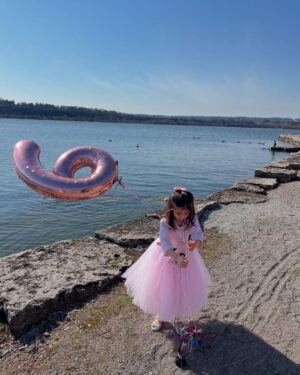 Angel Elena Instagram - Pre Birthday shoot🥰
My princess will be 6 years old on 18th April ❤️❤️😘😘🎂🎉🧚
Growing so fast🙂😇
#birthdaycake #6birthday #princessbirthday #happy birthday #birtday #birtjdayshoot #outdoorshoot #princess #cutebaby #babyelenahday