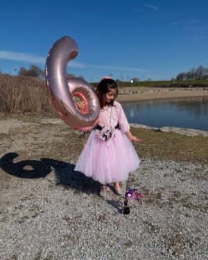 Angel Elena Instagram - Pre Birthday shoot🥰
My princess will be 6 years old on 18th April ❤️❤️😘😘🎂🎉🧚
Growing so fast🙂😇
#birthdaycake #6birthday #princessbirthday #happy birthday #birtday #birtjdayshoot #outdoorshoot #princess #cutebaby #babyelenahday