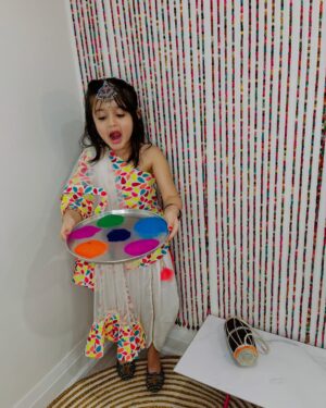 Angel Elena Instagram - Wishing you all a very happy holi ❤️
#holi#rang#festival #colourful #holihai#newpost#holivibes #indian#festivals #ethenicwear