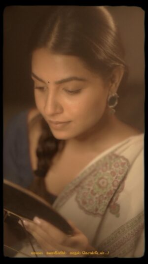 Angelin B Instagram - காதல் ❤️🪽 
:
:
:
ஒளிப்பதிவு @prasami_photography 

#angelin #new #trendingsong #trendingreel #love