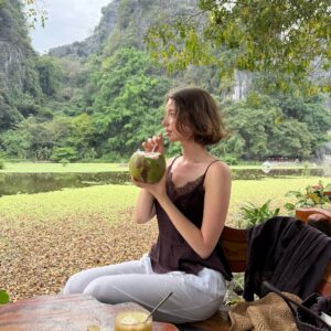 Angelina Danilova Instagram - Xin chào, Vietnam 🇻🇳🌿