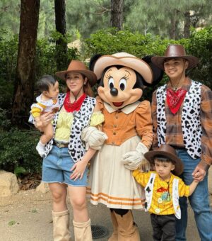 Angeline Quinto Instagram - Happiest birthday, Kuya Sylvio, at the happiest place on Earth! 😍 
Please stay sweet and makulit🤣
Hindi magsasawa si Mama na alagaan ka. 
 I love you sooo mucchhhhh @sylvioandsylvia ❤️