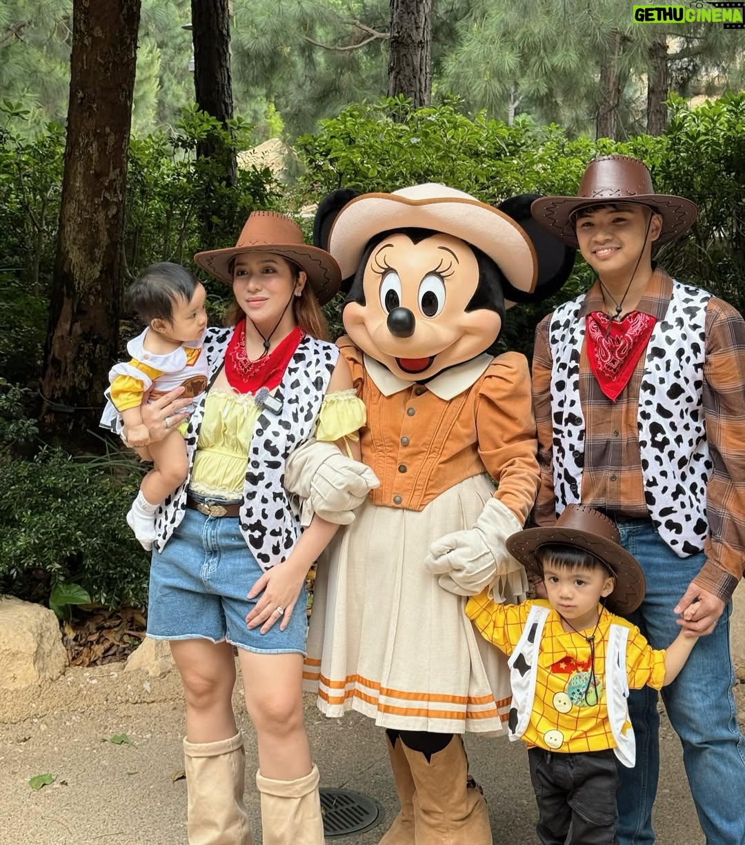 Angeline Quinto - 42.8K Likes - Happiest birthday, Kuya Sylvio, at the happiest place on Earth! 😍 
Please stay sweet and makulit🤣
Hindi magsasawa si Mama na alagaan ka. 
 I love you sooo mucchhhhh @sylvioandsylvia ❤️