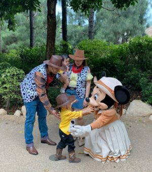Angeline Quinto Instagram - Happiest birthday, Kuya Sylvio, at the happiest place on Earth! 😍 
Please stay sweet and makulit🤣
Hindi magsasawa si Mama na alagaan ka. 
 I love you sooo mucchhhhh @sylvioandsylvia ❤️