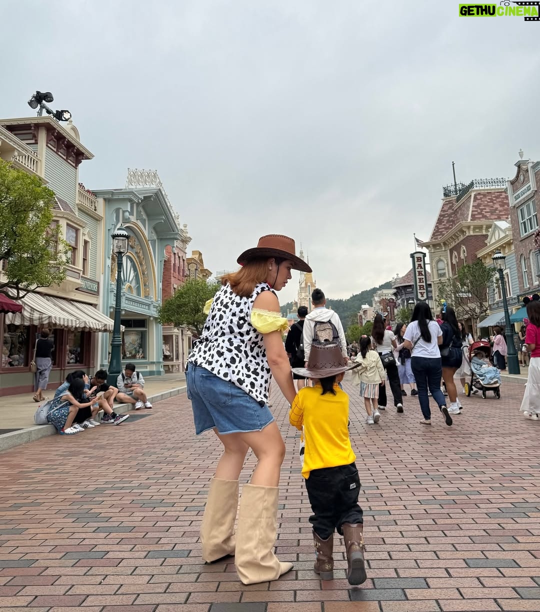 Angeline Quinto - 42.8K Likes - Happiest birthday, Kuya Sylvio, at the happiest place on Earth! 😍 
Please stay sweet and makulit🤣
Hindi magsasawa si Mama na alagaan ka. 
 I love you sooo mucchhhhh @sylvioandsylvia ❤️