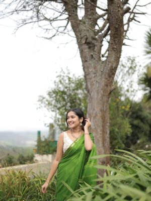 Anikha Instagram - Serving mallu girl in the front, shivering in the back.
ooty was too cold-

@alkas_bridal
