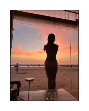 Anindita Bose Instagram - Daydreaming in Goa! 🐡🌊🩵
.
.
.
.
#minivacay #beachbumsforlife🌴☀️