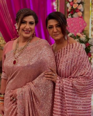 Anisha Hinduja Instagram - Happy birthday to my best friend, my partner in crime, and the peanut butter to my jelly. Love you more than words can say!” 
“Another year, another adventure with my favorite person @ushabachani4 ❤️❤️❤️❤️❤️💐Happy birthday to the one who makes every day brighter!” 

#birthday #wishes #partytime #friends #forever #insta #instagram #fun #grateful