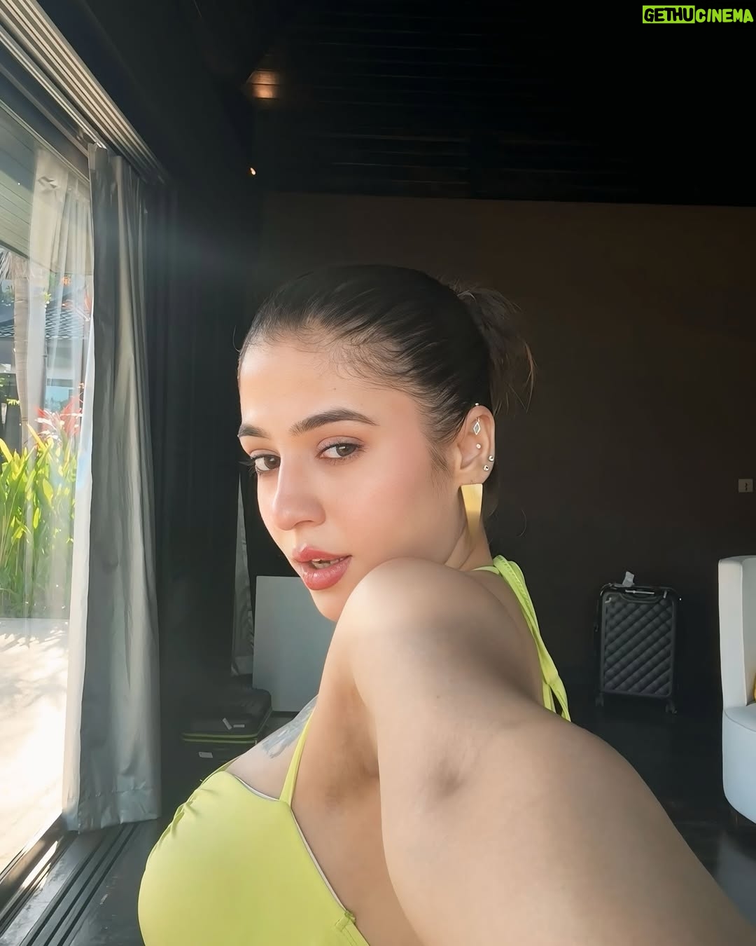 Anisha Mishra - 3.8K Likes - I don’t cry on heartbreaks I throw my main card !
