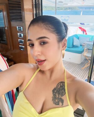 Anisha Mishra Instagram - I don’t cry on heartbreaks I throw my main card !