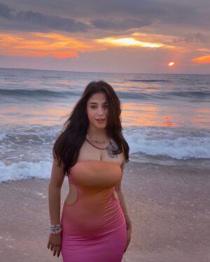 Anisha Mishra Instagram - Hey Sun , don’t steal my spotlight ✨