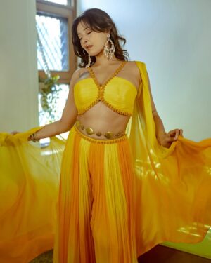 Anisha Sahai Instagram - soft petals, fierce roots 🌿💛⚡️ 

wearing @hani.s_official 
shot by @sumitclickography