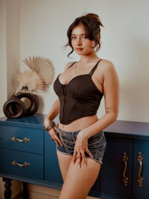 Anisha Sahai Instagram - Keep your energy high and your shorts higher 🖤