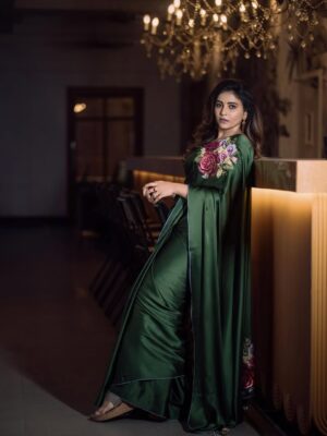 Anjali Instagram - Glam ✨

Saree - @bhargavikunam
Stylist - @raji.raaga09
Jewellery - @kalyanjewellers_official 
Photography - @johnferriphotography 
Assisted by- @sirichandana_medi 
M&H - @mua_vijisharath 

#glam #saree #love #elegance #vibes #happy #sunday