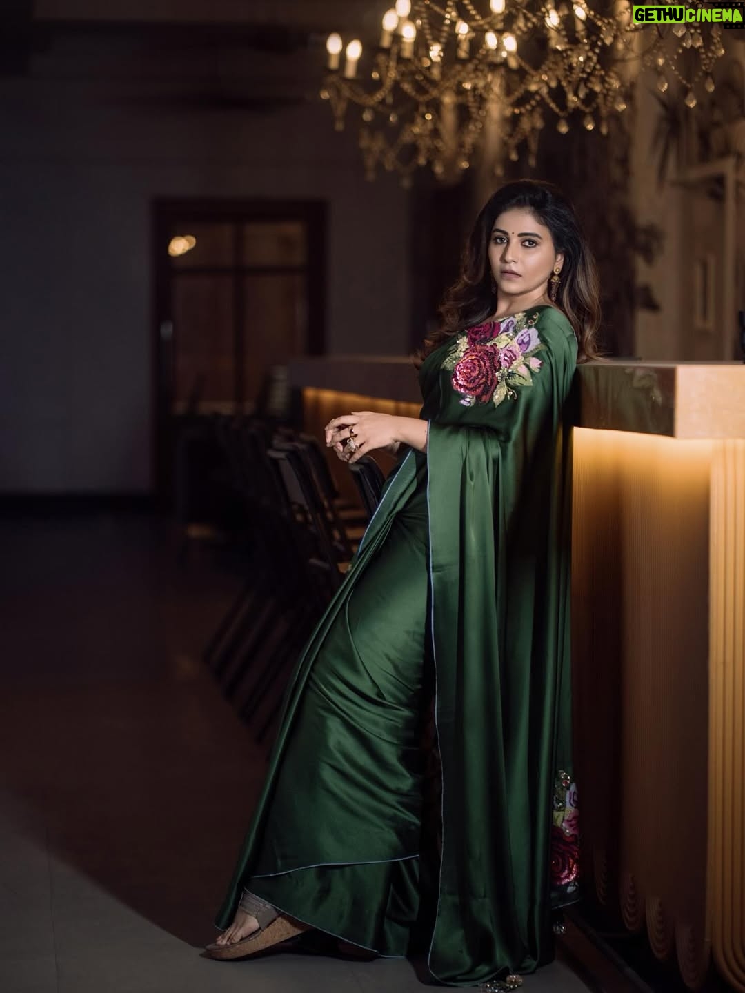 Anjali - 270.1K Likes - Glam ✨

Saree - @bhargavikunam
Stylist - @raji.raaga09
Jewellery - @kalyanjewellers_official 
Photography - @johnferriphotography 
Assisted by- @sirichandana_medi 
M&H - @mua_vijisharath 

#glam #saree #love #elegance #vibes #happy #sunday