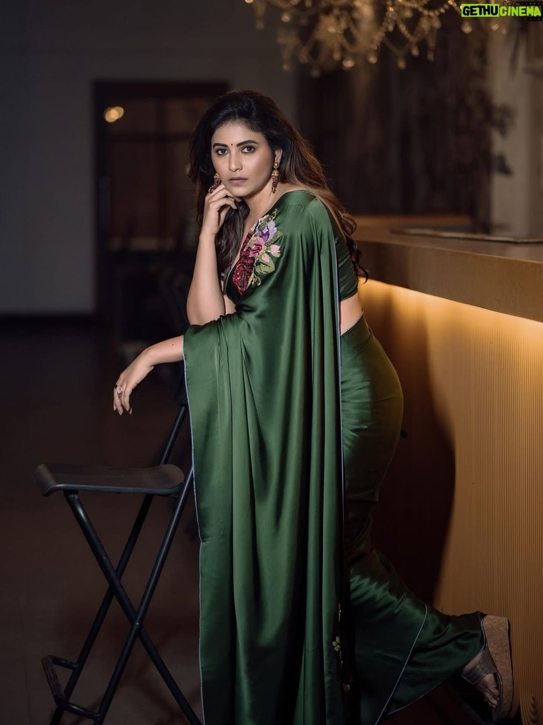 Anjali - 270.1K Likes - Glam ✨

Saree - @bhargavikunam
Stylist - @raji.raaga09
Jewellery - @kalyanjewellers_official 
Photography - @johnferriphotography 
Assisted by- @sirichandana_medi 
M&H - @mua_vijisharath 

#glam #saree #love #elegance #vibes #happy #sunday