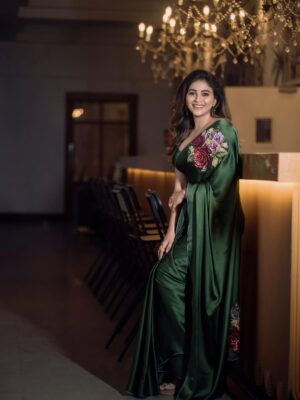 Anjali Instagram - Glam ✨

Saree - @bhargavikunam
Stylist - @raji.raaga09
Jewellery - @kalyanjewellers_official 
Photography - @johnferriphotography 
Assisted by- @sirichandana_medi 
M&H - @mua_vijisharath 

#glam #saree #love #elegance #vibes #happy #sunday