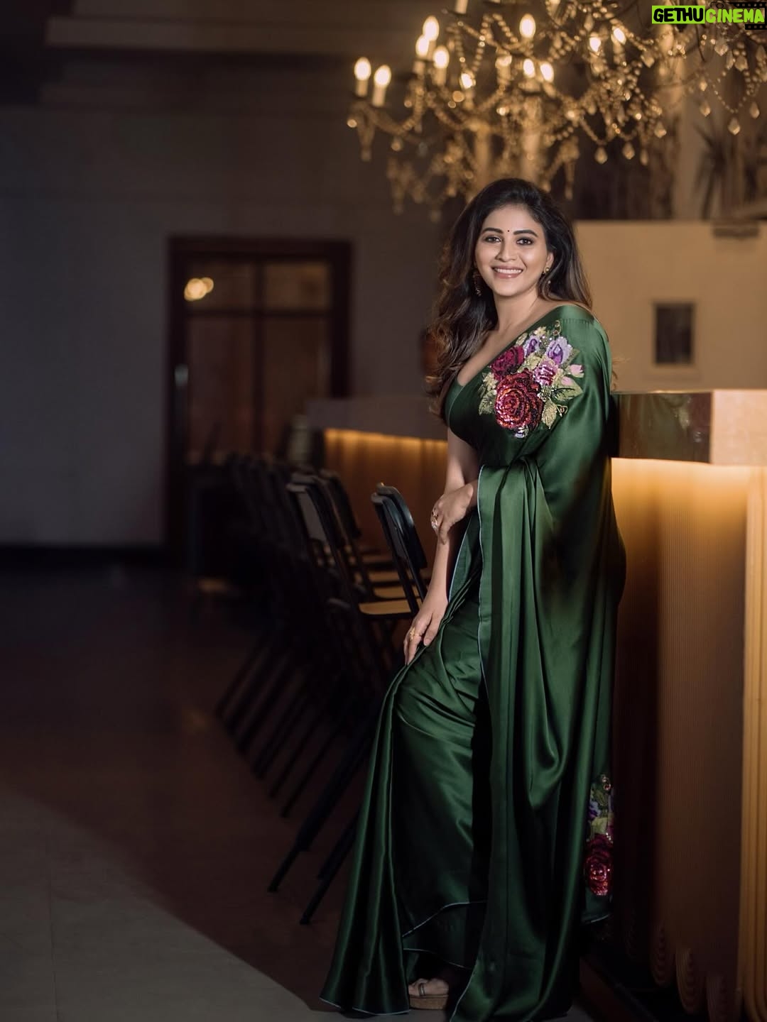 Anjali - 270.1K Likes - Glam ✨

Saree - @bhargavikunam
Stylist - @raji.raaga09
Jewellery - @kalyanjewellers_official 
Photography - @johnferriphotography 
Assisted by- @sirichandana_medi 
M&H - @mua_vijisharath 

#glam #saree #love #elegance #vibes #happy #sunday
