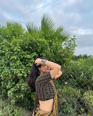 Anjali Kaushik Instagram - Mee kashi distay?

[marathi, saree, india, culture, beautiful, explore, tissue silk saree, indian wear, nature] #instagram #instagood #love #like #photography #follow #instadaily #photooftheday #instalike #fashion #likeforlikes #picoftheday #beautiful #trending #followforfollowback #viral #insta #india #art #photo #bhfyp #explore #likes #nature #explorepage #style #happy #followme #model #travel