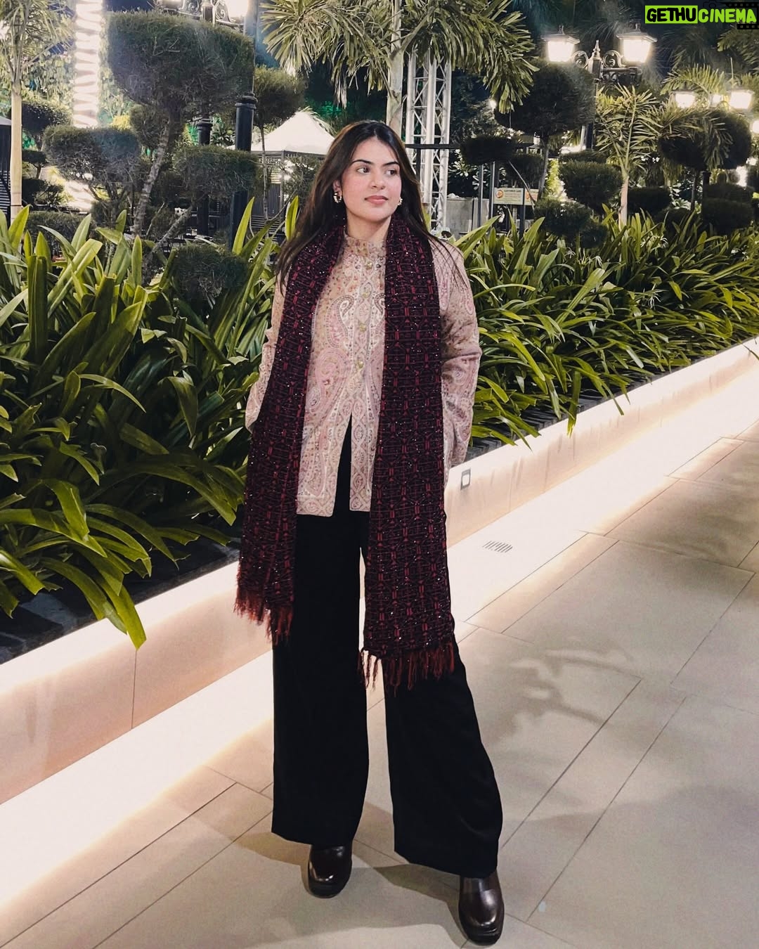 Anjali Kaushik - 5.5K Likes - Iss saal bhi nahi badlungi 

.
#art #viral #photo #happy #likesforlike #explorepage #explore #nature #trending #insta #model #life #india #lfl #music #cute #memes #liker #photoshoot #travel #likeback #tiktok #beauty #k #photographer #likeforlikeback #foryou #likeme #quotes #following