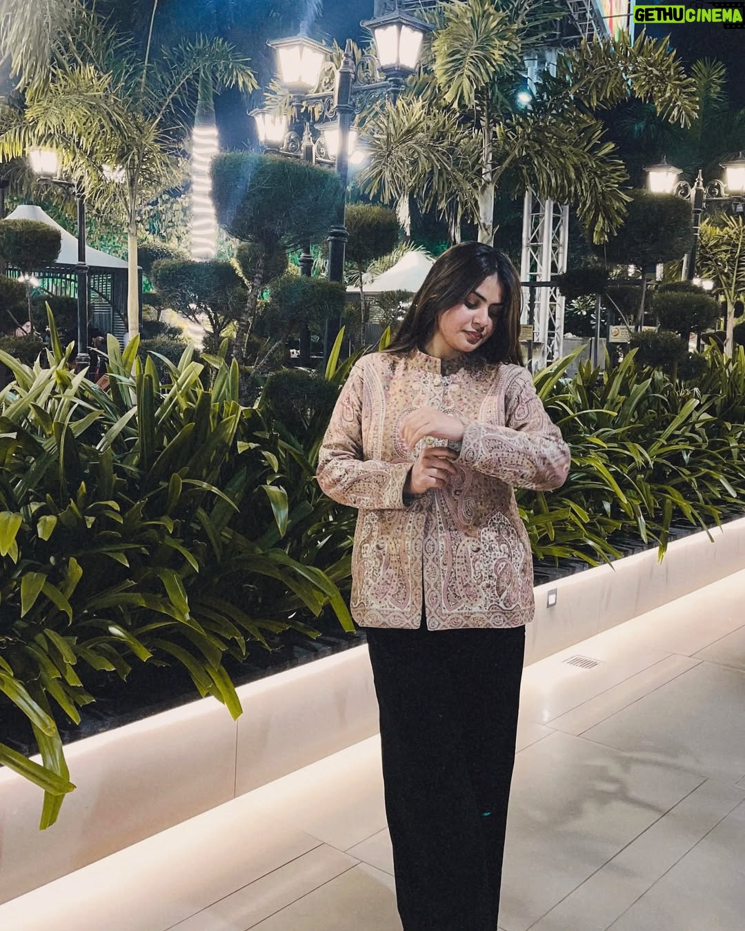 Anjali Kaushik - 5.5K Likes - Iss saal bhi nahi badlungi 

.
#art #viral #photo #happy #likesforlike #explorepage #explore #nature #trending #insta #model #life #india #lfl #music #cute #memes #liker #photoshoot #travel #likeback #tiktok #beauty #k #photographer #likeforlikeback #foryou #likeme #quotes #following