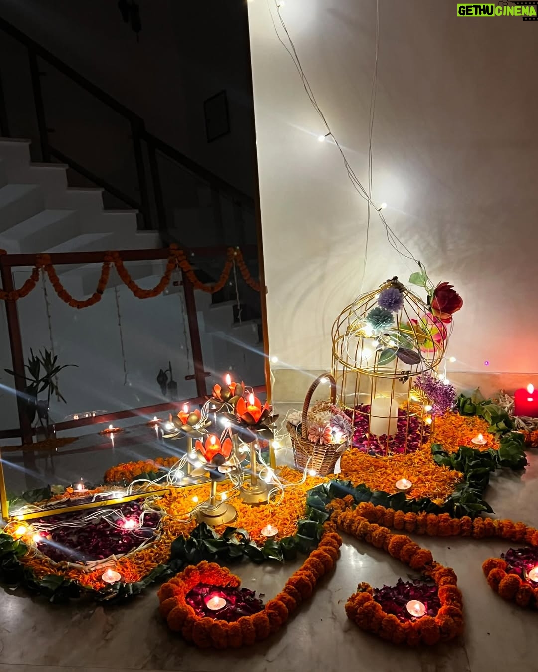 Anjali Manchanda - 3.2K Likes - Celebrating the festival of lights with love, joy, and endless laughter. Wishing everyone a vibrant and prosperous Diwali🪔❤️✨