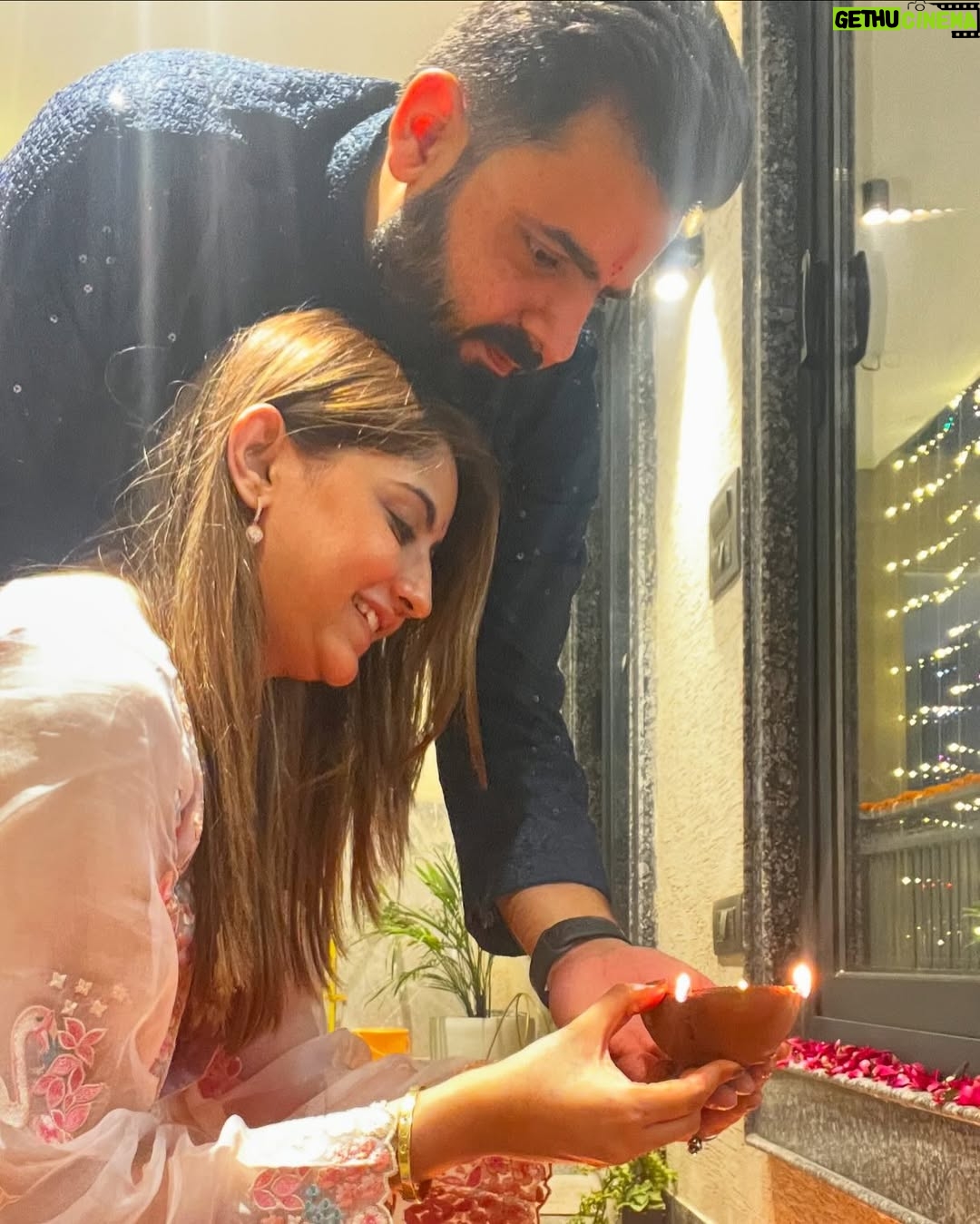 Anjali Manchanda - 3.2K Likes - Celebrating the festival of lights with love, joy, and endless laughter. Wishing everyone a vibrant and prosperous Diwali🪔❤️✨