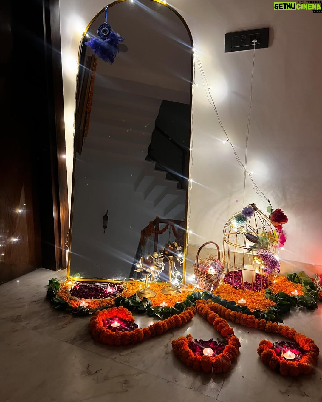 Anjali Manchanda - 3.2K Likes - Celebrating the festival of lights with love, joy, and endless laughter. Wishing everyone a vibrant and prosperous Diwali🪔❤️✨