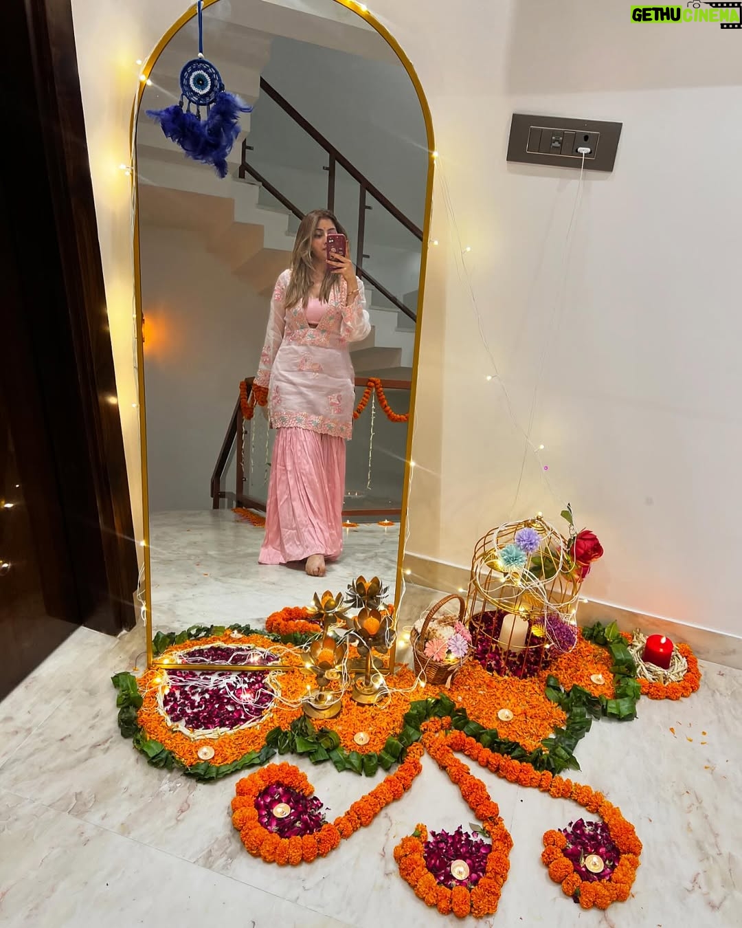 Anjali Manchanda - 3.2K Likes - Celebrating the festival of lights with love, joy, and endless laughter. Wishing everyone a vibrant and prosperous Diwali🪔❤️✨