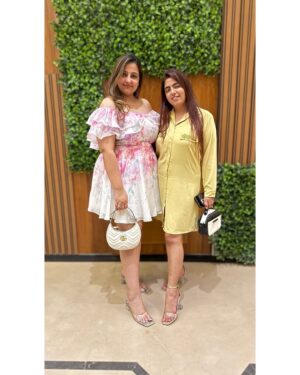 Anjali Manchanda Instagram - “Surround yourself with those who bring out your sparkle. ✨”
@anjalimua & @srishtinagpalmua