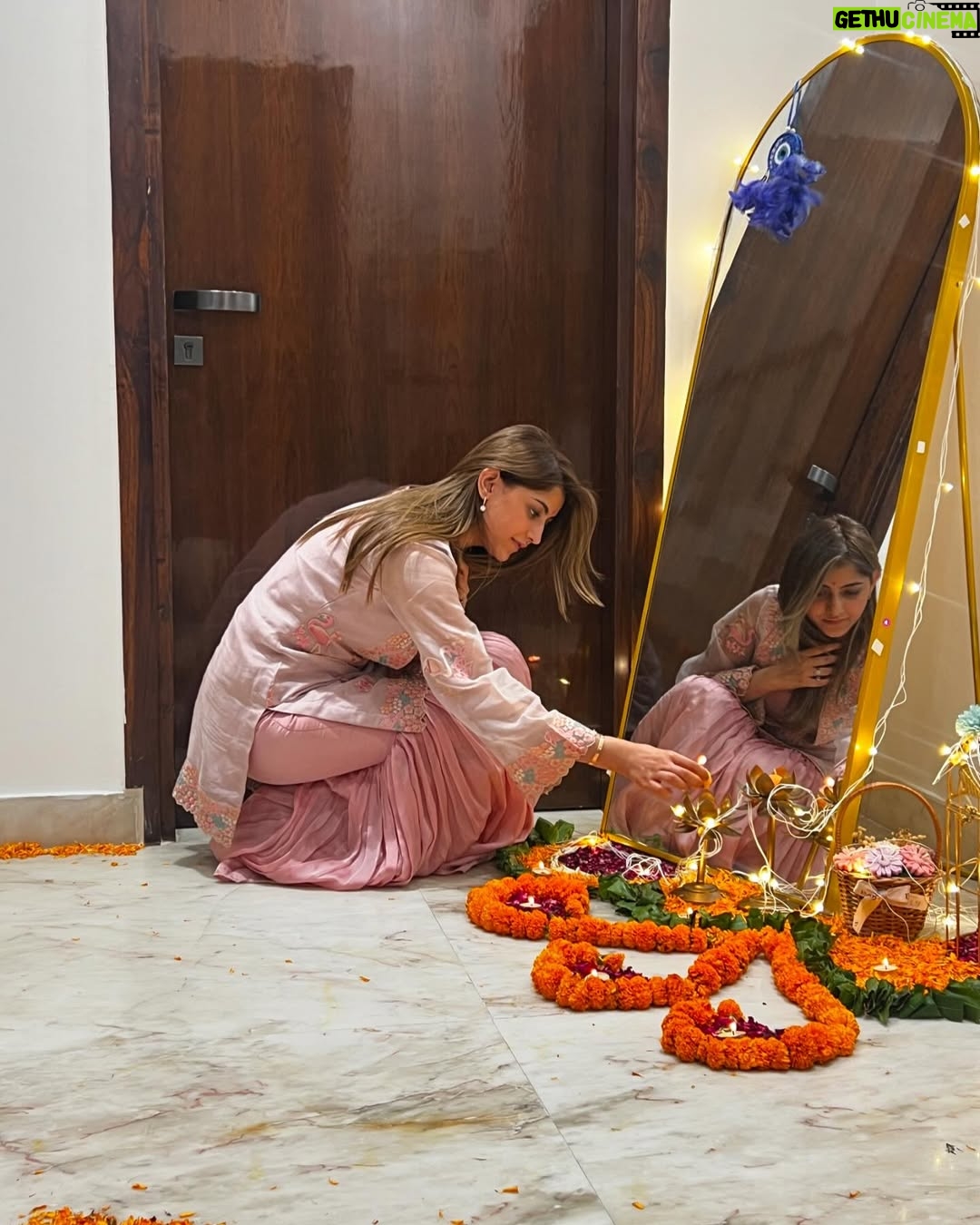 Anjali Manchanda - 3.2K Likes - Celebrating the festival of lights with love, joy, and endless laughter. Wishing everyone a vibrant and prosperous Diwali🪔❤️✨