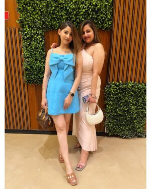 Anjali Manchanda Instagram - “Surround yourself with those who bring out your sparkle. ✨”
@anjalimua & @srishtinagpalmua