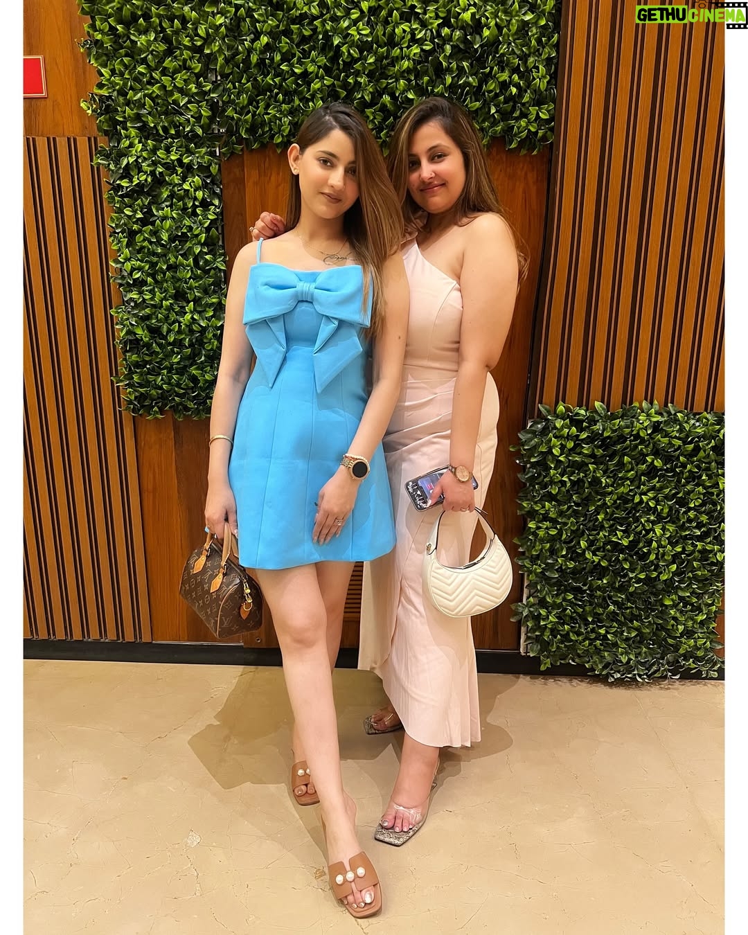 Anjali Manchanda - 1.1K Likes - “Surround yourself with those who bring out your sparkle. ✨”
@anjalimua & @srishtinagpalmua
