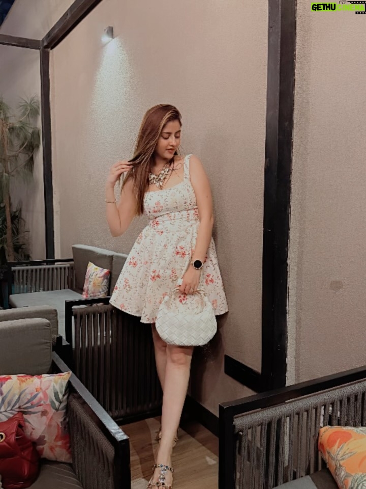 Anjali Manchanda - 2K Likes - Slaying 🩶
Outfit & Bag- @forevernew_india 
Footwear- @juttifull