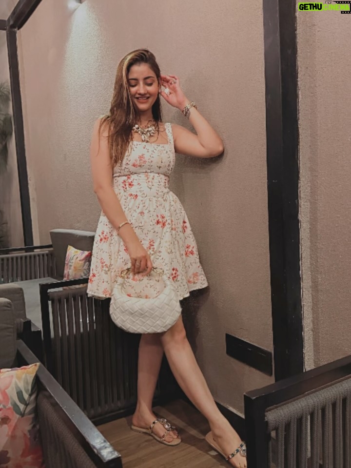Anjali Manchanda - 2K Likes - Slaying 🩶
Outfit & Bag- @forevernew_india 
Footwear- @juttifull