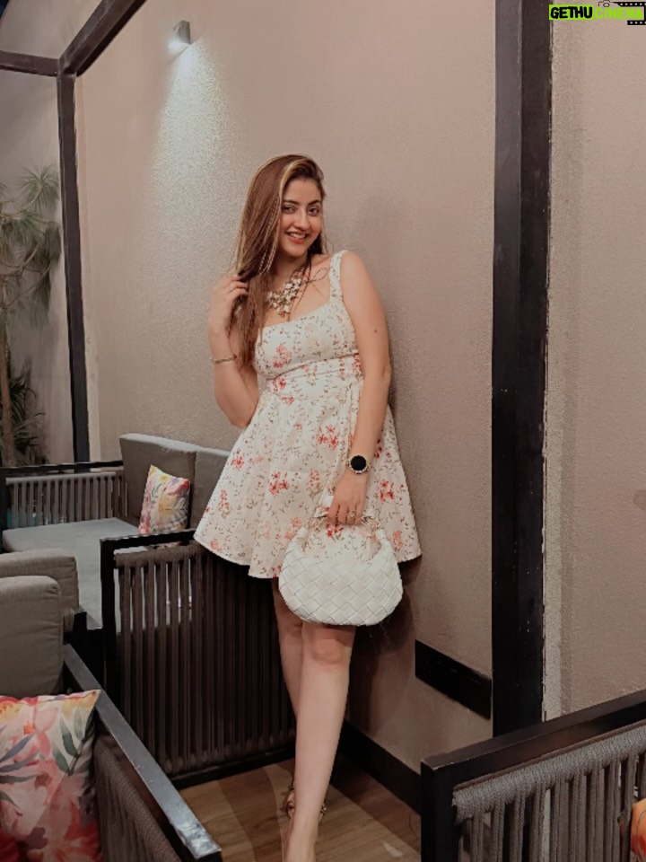 Anjali Manchanda - 2K Likes - Slaying 🩶
Outfit & Bag- @forevernew_india 
Footwear- @juttifull