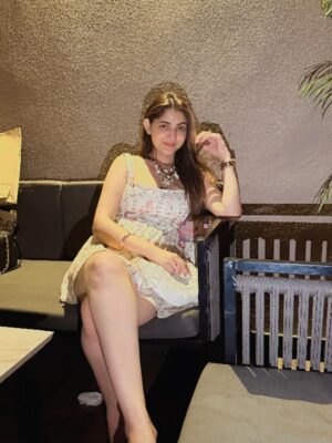 Anjali Manchanda Instagram - Slaying 🩶
Outfit & Bag- @forevernew_india
Footwear- @juttifull
