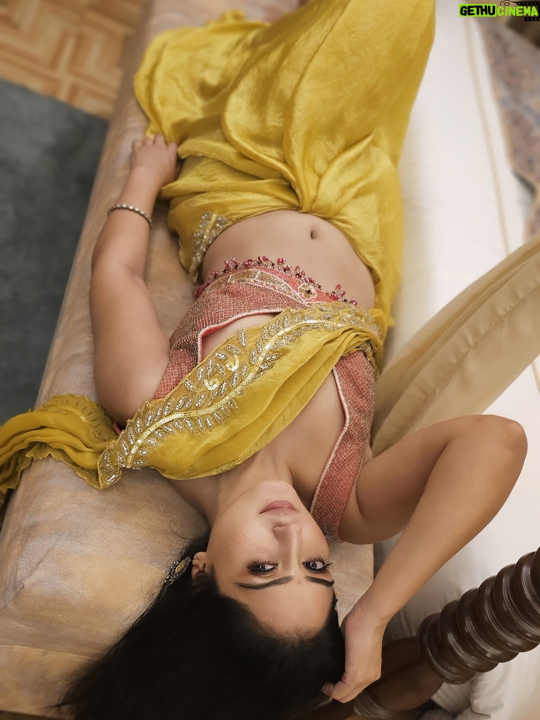 Anjali Tatrari - 40.8K Likes - Never met an outfit that carries both grace and fire like a saree does 🥻♥️

Outfit - @aakriti_by_nandita 

#anjalitatrari #saree