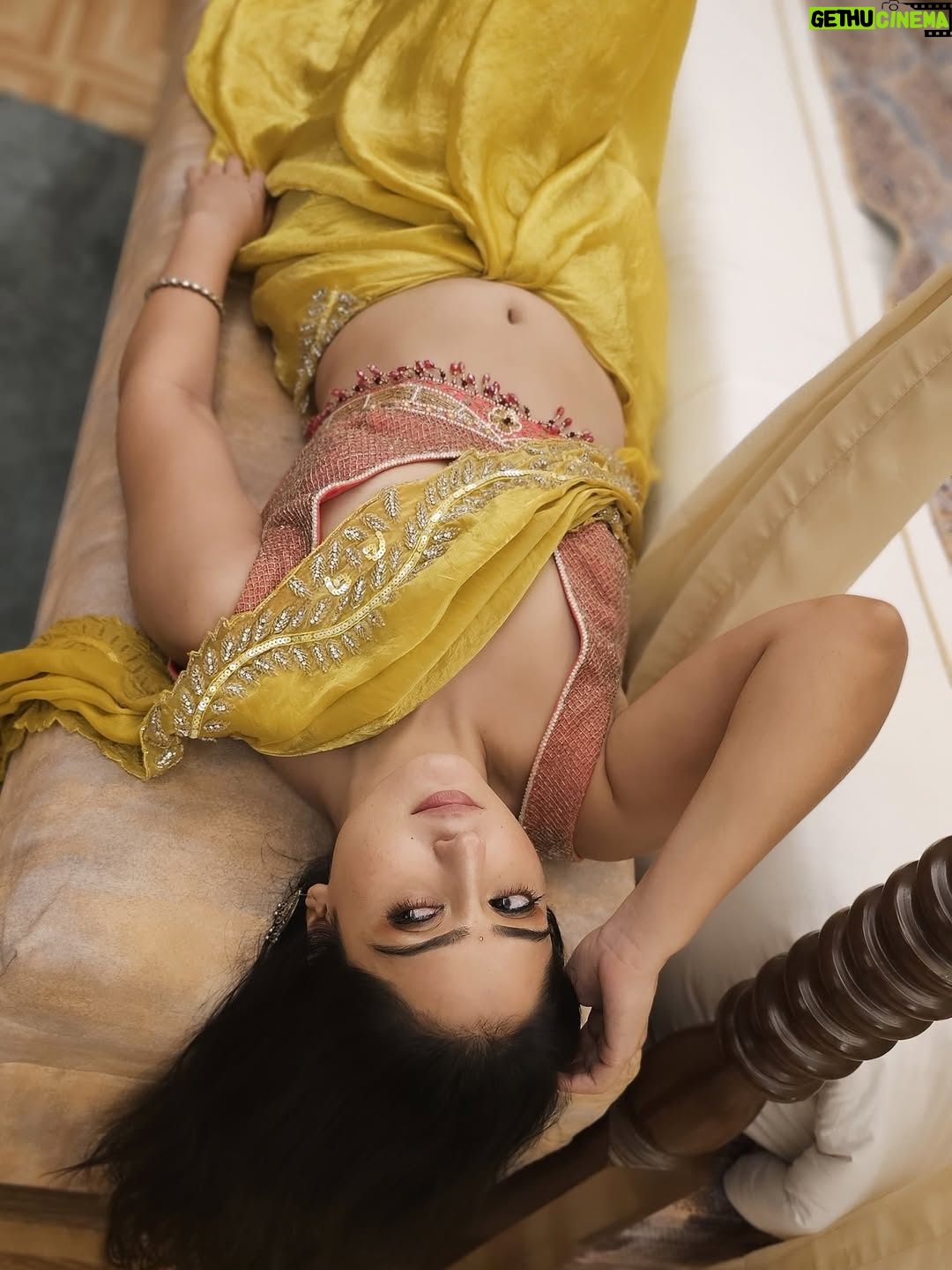 Anjali Tatrari - 40.8K Likes - Never met an outfit that carries both grace and fire like a saree does 🥻♥️

Outfit - @aakriti_by_nandita 

#anjalitatrari #saree